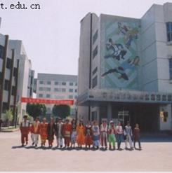 新疆艺术学院